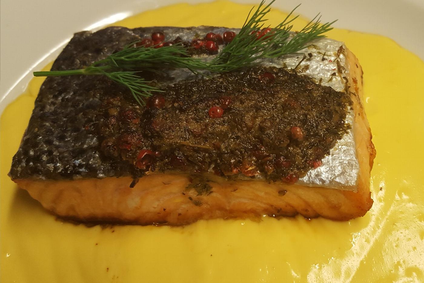 Salmon with hollandaise sauce